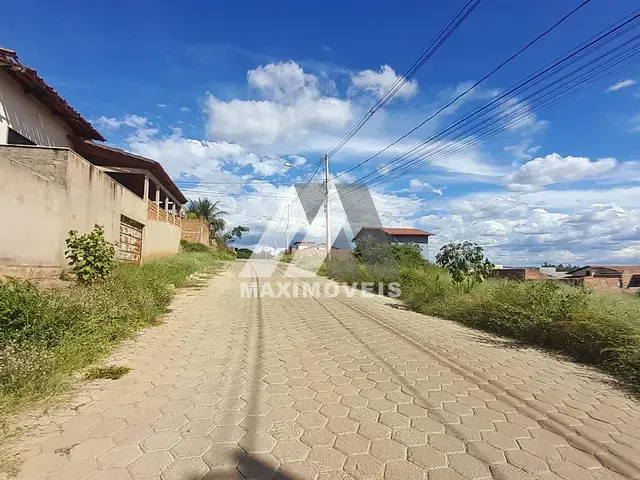 Terreno com 180m², à venda, no bairro Alto Paraiso em Araçuaí