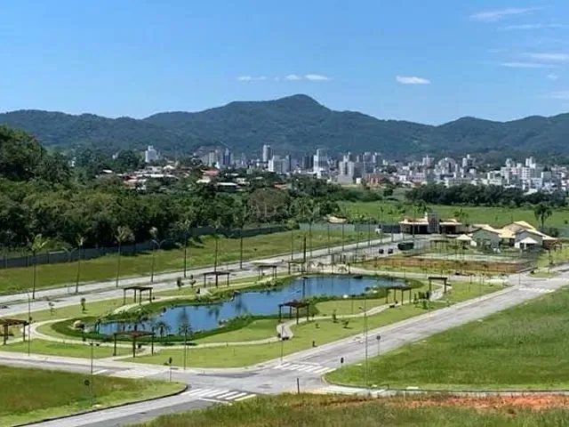 Terreno com 490m², à venda, no bairro Centro em Camboriú