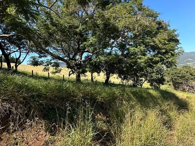 Terreno com 202m², à venda, no bairro Jatobás em Extrema
