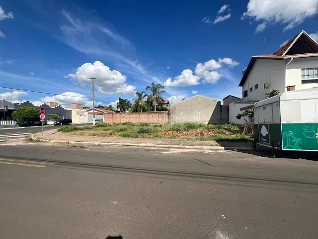 Terreno com 332m², à venda, no bairro Morada das Flores em Holambra