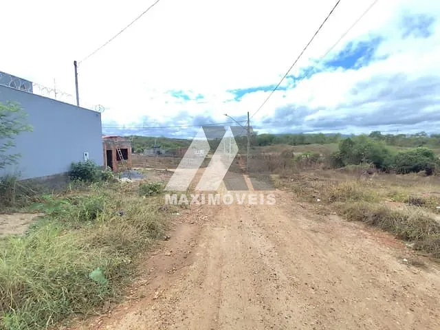 Terreno com 360m², à venda, no bairro São Francisco em Araçuaí