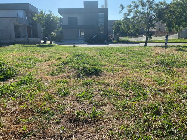 Terreno com 300m², à venda, no bairro Parque Senhor do Bonfim em Taubaté