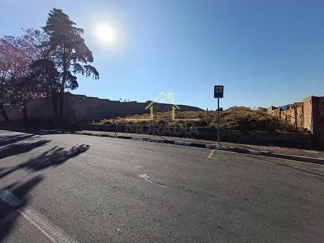 Terreno com 1070m², à venda, no bairro Chácaras Bom Jardim em Guaxupé