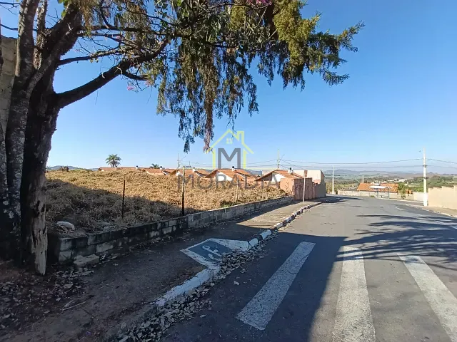 Terreno com 1070m², à venda, no bairro Chácaras Bom Jardim em Guaxupé