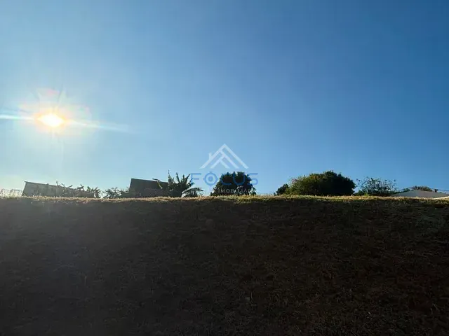 Terreno com 452m², à venda, no bairro Loteamento Vale Azul I em Jundiaí