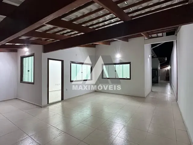 Casa com 240m² 3 quartos e 3 banheiros, à venda, no bairro São Mateus em Araçuaí