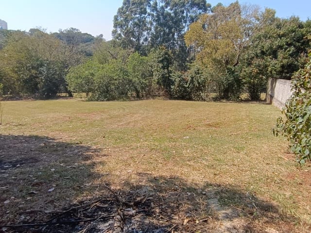 Terreno com 360m², à venda, no bairro Centro em Cambé