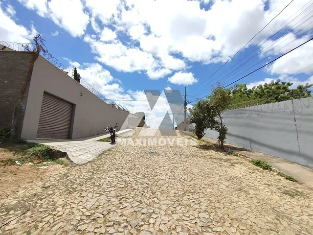 Terreno com 360m², à venda, no bairro Santa Tereza em Araçuaí