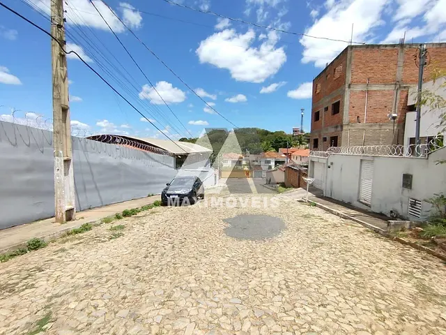 Terreno com 360m², à venda, no bairro Santa Tereza em Araçuaí