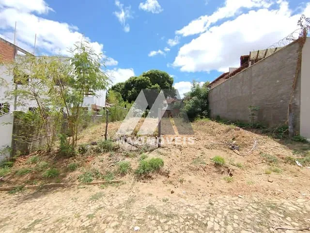 Terreno com 360m², à venda, no bairro Santa Tereza em Araçuaí