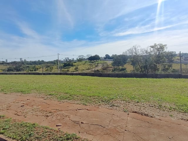 Terreno com 377m², à venda, no bairro Cond Campos Do Conde em Cambé