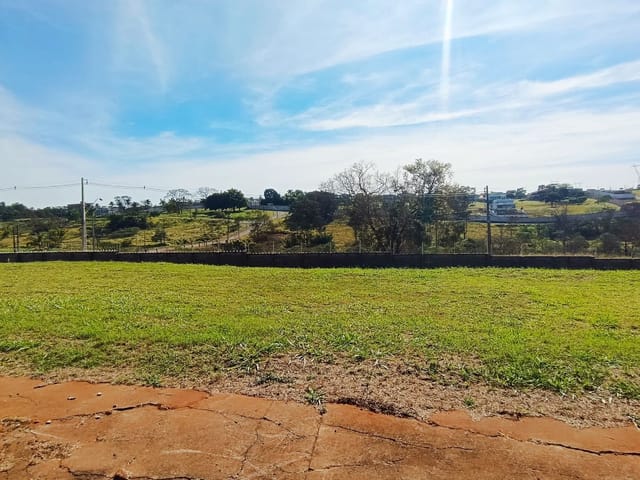 Terreno com 377m², à venda, no bairro Cond Campos Do Conde em Cambé