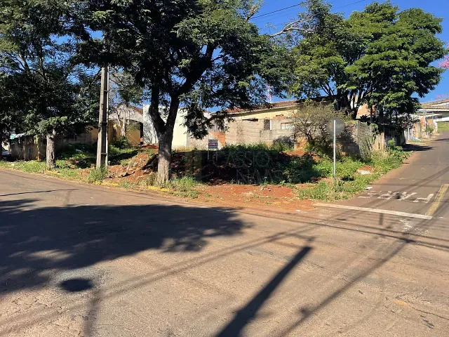 Terreno com 341m², à venda, no bairro Vila Regina em Apucarana