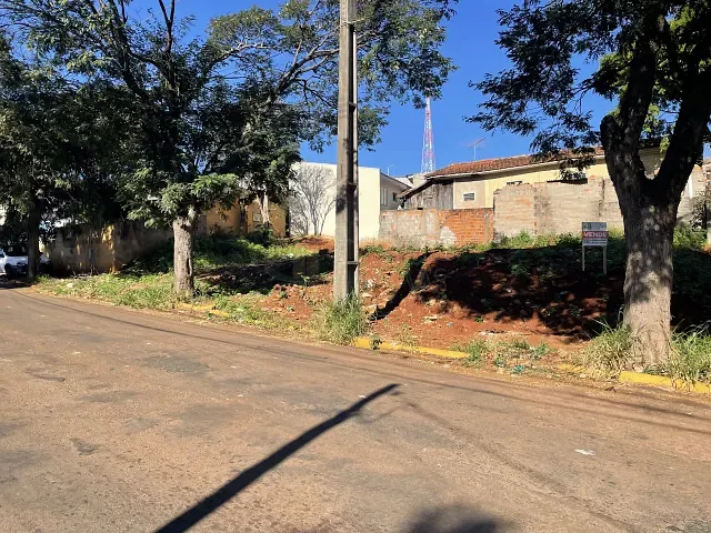 Terreno com 341m², à venda, no bairro Vila Regina em Apucarana