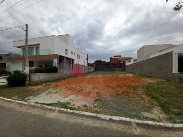 Terreno com 420m², à venda, no bairro Mombaça em Pindamonhangaba
