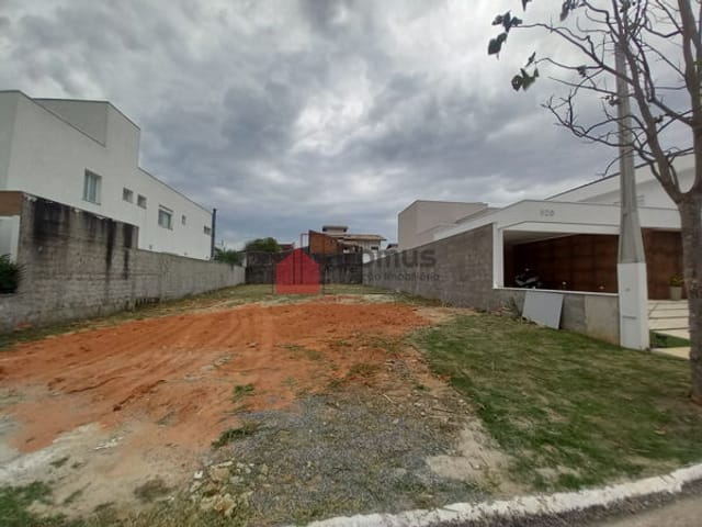 Terreno com 420m², à venda, no bairro Mombaça em Pindamonhangaba