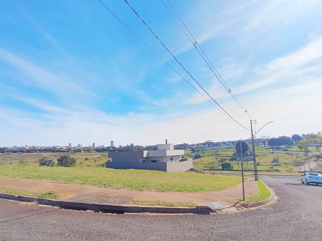 Terreno com 271m², à venda, no bairro Jardim do Cafe em Arapongas