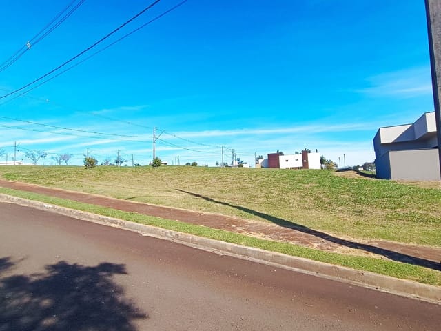Terreno com 271m², à venda, no bairro Jardim do Cafe em Arapongas