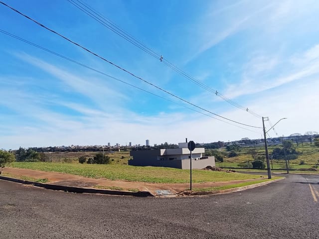 Terreno com 271m², à venda, no bairro Jardim do Cafe em Arapongas