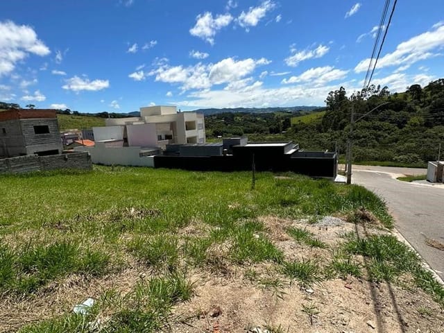 Terreno com 250m², à venda, no bairro Manacás em Extrema