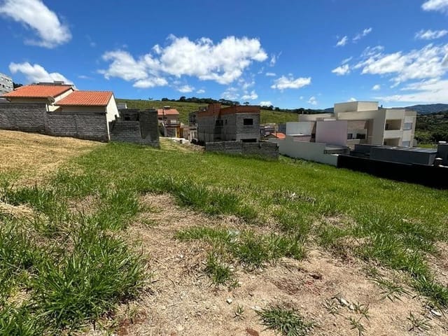 Terreno com 250m², à venda, no bairro Manacás em Extrema