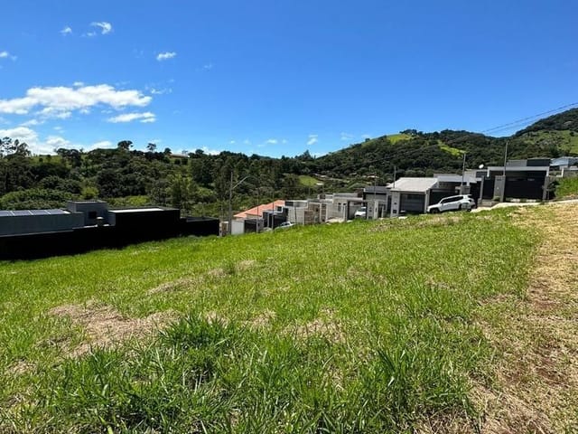 Terreno com 250m², à venda, no bairro Manacás em Extrema