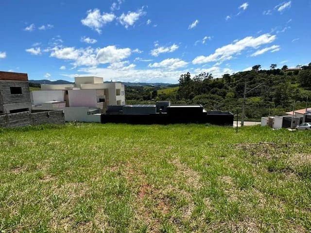 Terreno com 250m², à venda, no bairro Manacás em Extrema