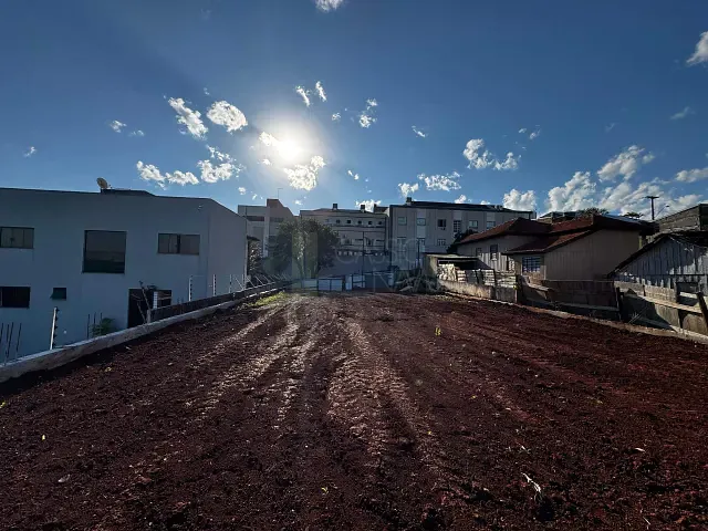 Terreno com 600m², à venda, no bairro Centro em Apucarana