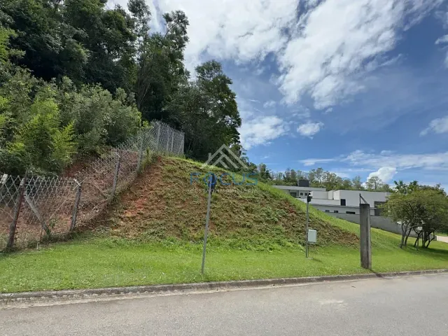 Terreno com 852m², à venda, no bairro Santa Isabel em Louveira
