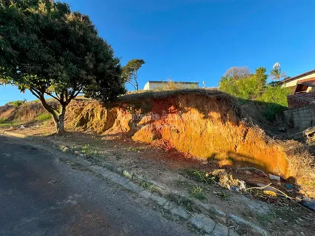 Terreno com 800m², à venda, no bairro Parque Florianópolis em Jaguariúna