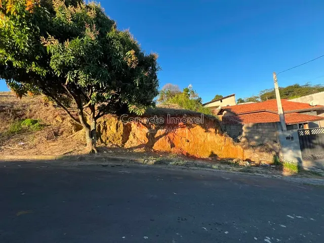 Terreno com 800m², à venda, no bairro Parque Florianópolis em Jaguariúna