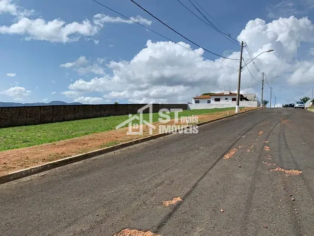 Terreno com 300m², à venda, no bairro Clube Campestre em Andradas