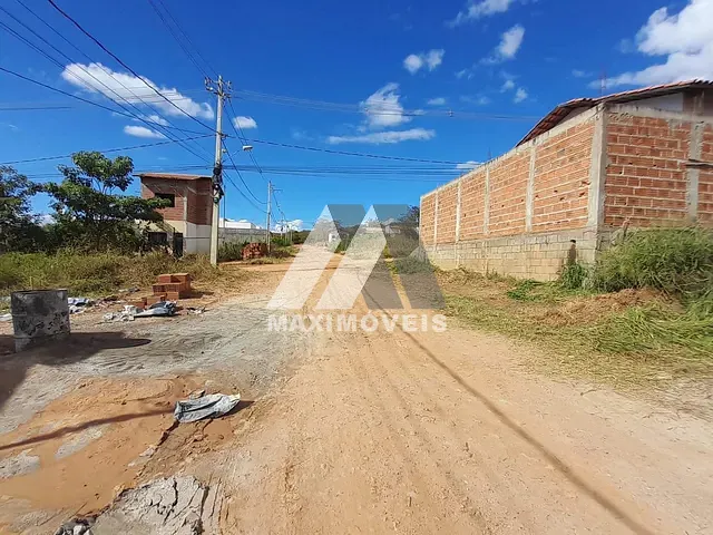 Terreno com 180m², à venda, no bairro Alto Paraiso em Araçuaí