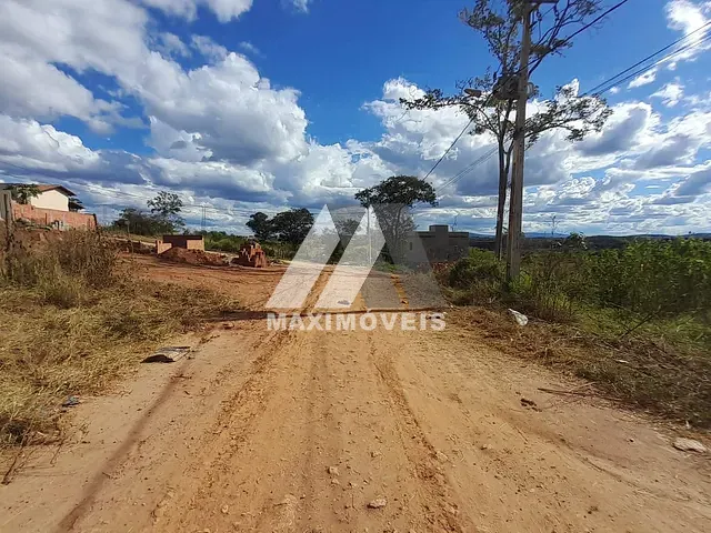 Terreno com 180m², à venda, no bairro Alto Paraiso em Araçuaí