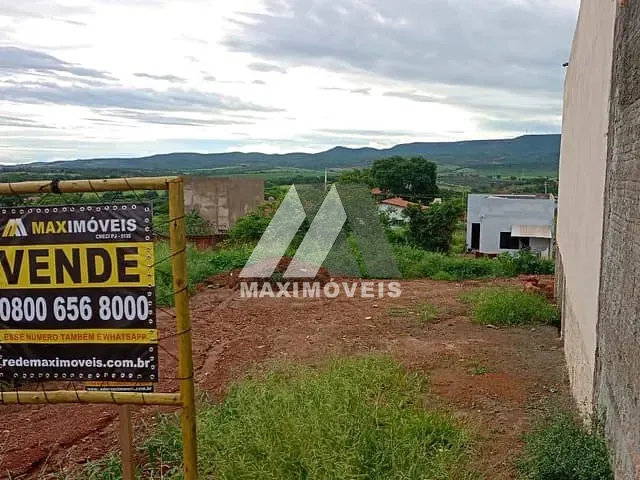 Terreno com 180m², à venda, no bairro Alto Paraiso em Araçuaí