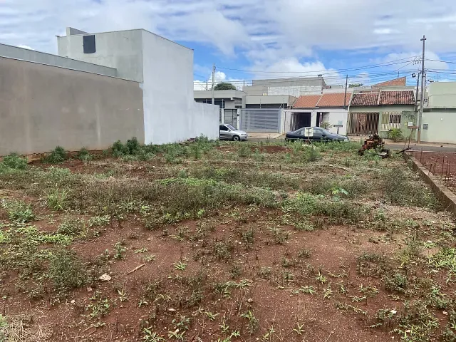 Terreno com 304m², à venda, no bairro Jardim Primavera em Apucarana