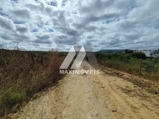 Terreno com 360m², à venda, no bairro São Francisco II em Araçuaí