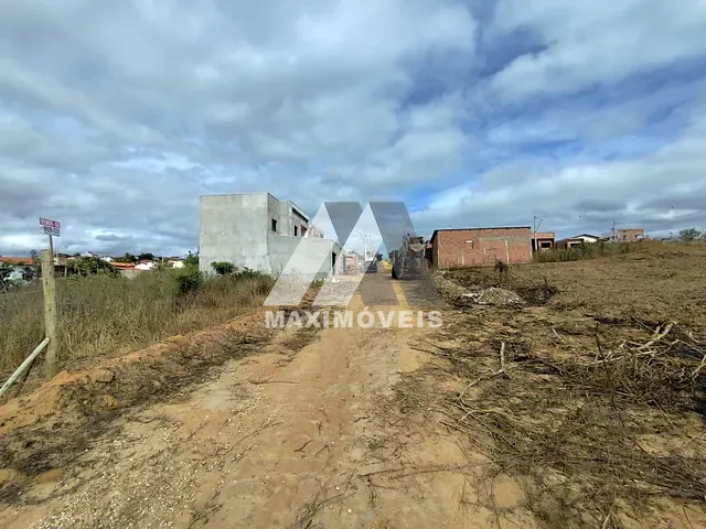 Terreno com 360m², à venda, no bairro São Francisco II em Araçuaí
