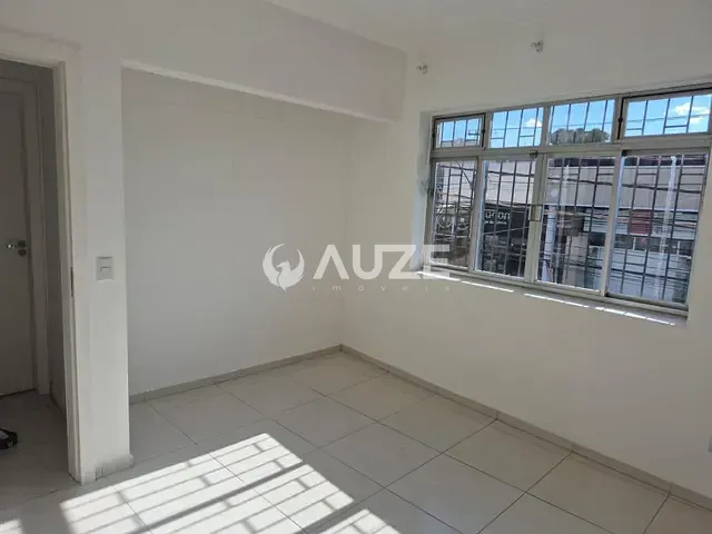 Terreno com 697m², à venda, no bairro Novo Mundo em Curitiba