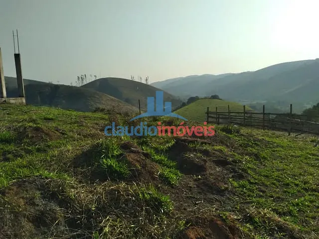 Chácara com 1188m², à venda, no bairro Colônia Santo Antônio em Barra Mansa