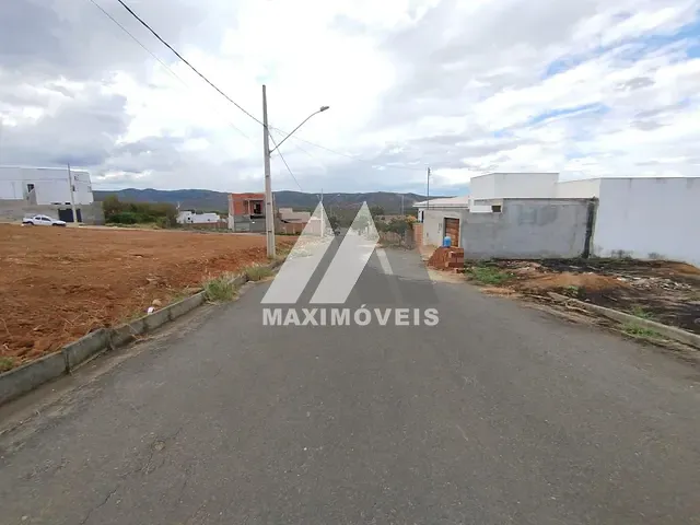 Terreno com 399m², à venda, no bairro São Mateus em Araçuaí