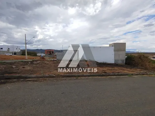 Terreno com 399m², à venda, no bairro São Mateus em Araçuaí