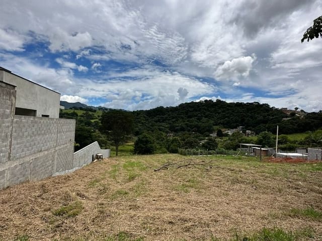 Terreno com 996m², à venda, no bairro GODOY em Extrema