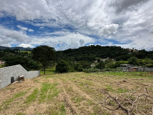 Terreno com 996m², à venda, no bairro GODOY em Extrema