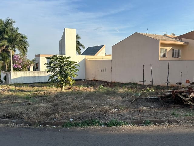 Terreno com 442m², à venda, no bairro Vila Santana em Cambé