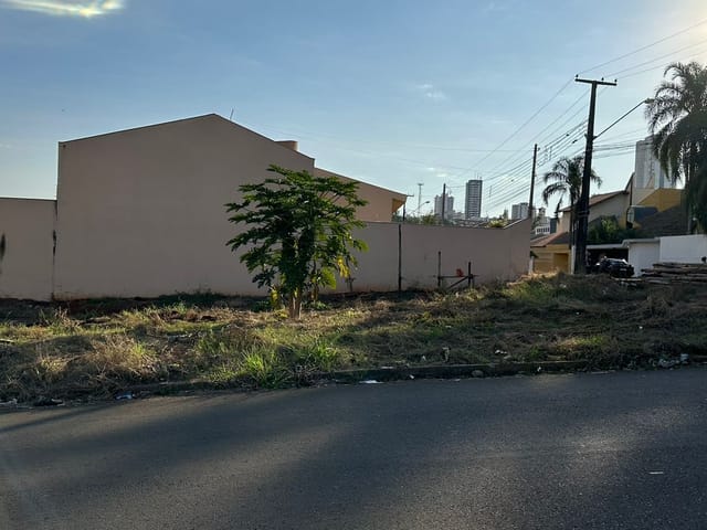 Terreno com 442m², à venda, no bairro Vila Santana em Cambé