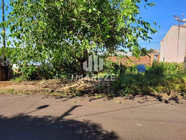 Terreno com 370m², à venda, no bairro Jardim Tarobá em Apucarana