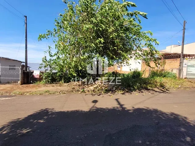 Terreno com 370m², à venda, no bairro Jardim Tarobá em Apucarana
