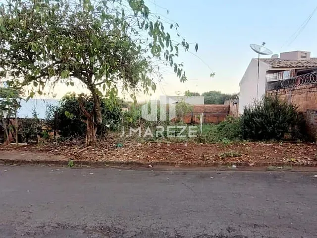 Terreno com 370m², à venda, no bairro Jardim Tarobá em Apucarana