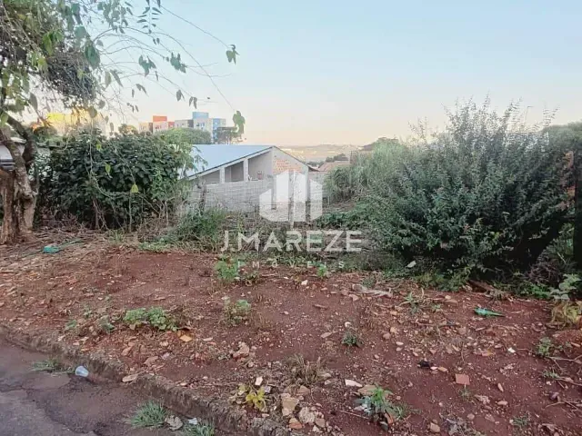 Terreno com 370m², à venda, no bairro Jardim Tarobá em Apucarana